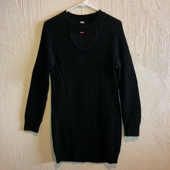 Black Sweater - Picture 3 of 3